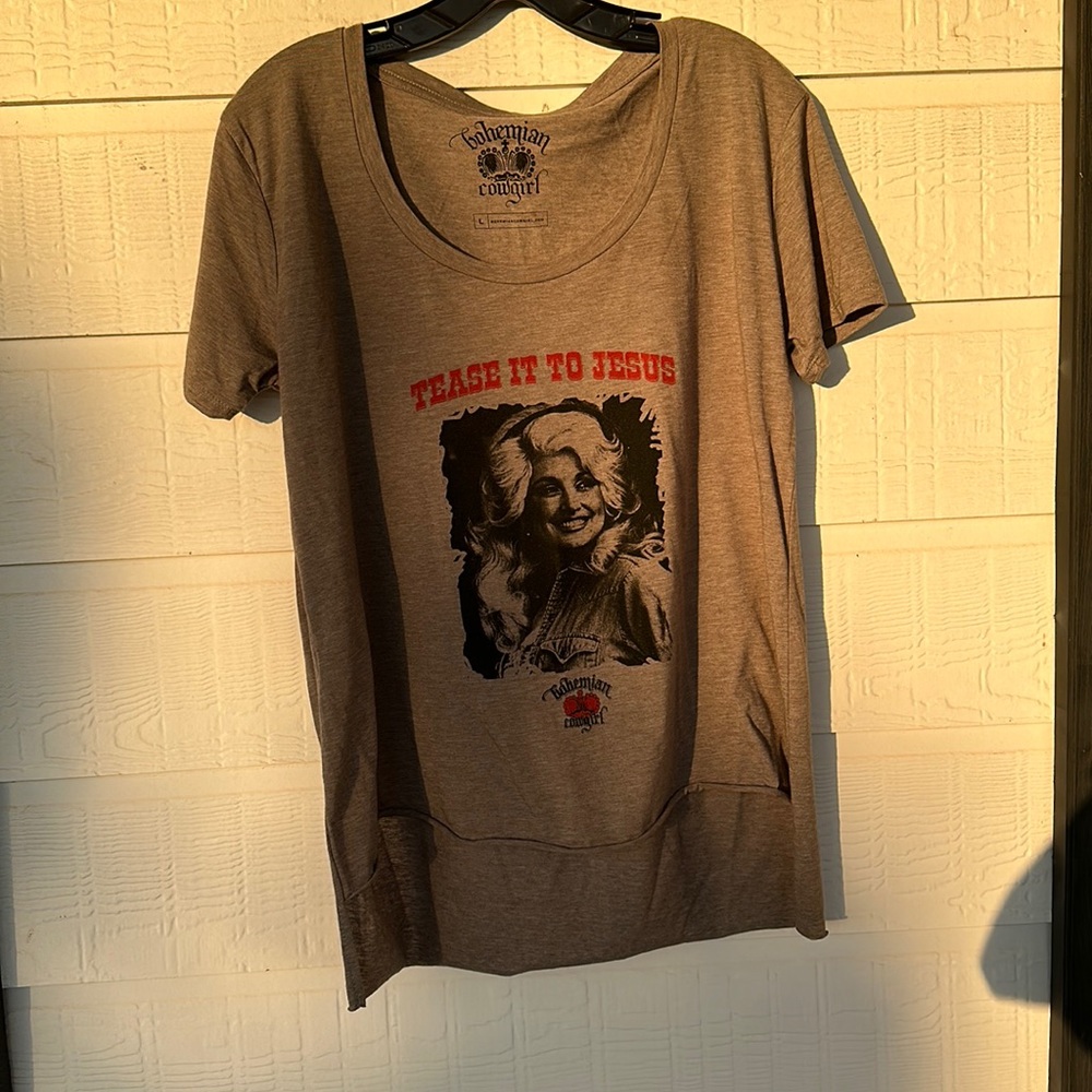 Dolly Parton t-shirt.
